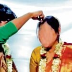 कॉलेज छात्र ने क्लास के अंदर महिला प्रोफेसर को लगाया सिंदूर…