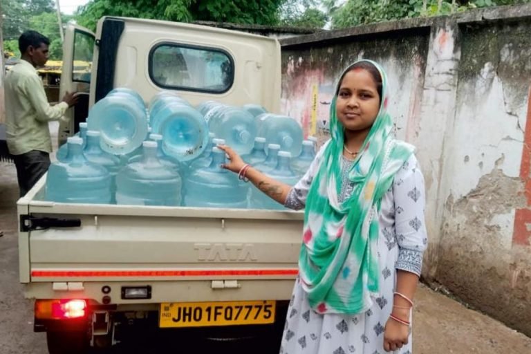 Success Story: कभी एक-एक रुपए के लिए थीं मोहताज, मजदूरी से करने लगीं कारोबार, उद्यमी रीना देवी ऐसे बन गयीं लखपति…