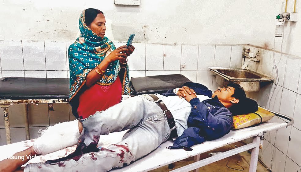 हर्ष फायरिंग में युवक के पैर में लगी गोली, जख्मी…