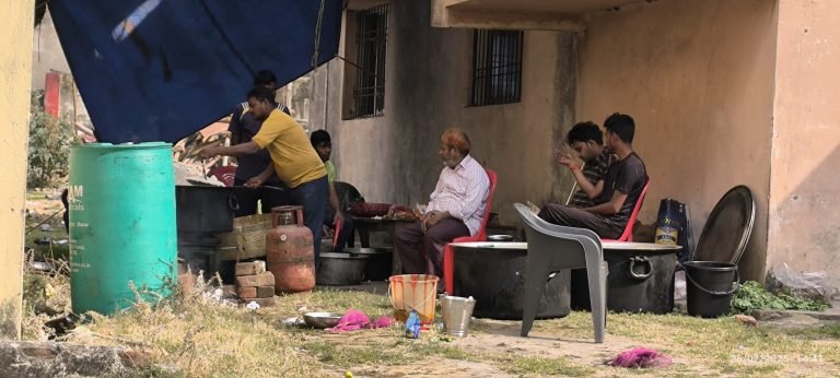 10वीं की परीक्षा दे रही गर्लफ्रेंड के लिए 12वीं के छात्र ने मजदूर बन प्रश्नपत्र चुराया, पीडीएफ बेच कमाये 15 हजार रुपये…