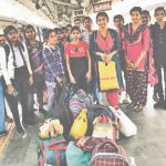 Dhanbad News: कारखाने का गेट खुला, 15 दिनों बाद मुक्त हुईं कोलकाता में कैद पंचेत की 95 युवतियां, लौटीं घर….