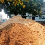 बंगाल के चालान पर धनबाद में हो रहा सफेद बालू का काला धंधा, कीमत प्रति हाइवा 40-45 हजार…