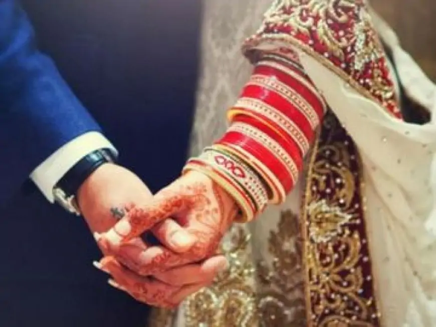 Dhanbad News :दो बच्चों की मां ने कुंवारे प्रेमी संग किया विवाह, पति ने दी स्वीकृति…