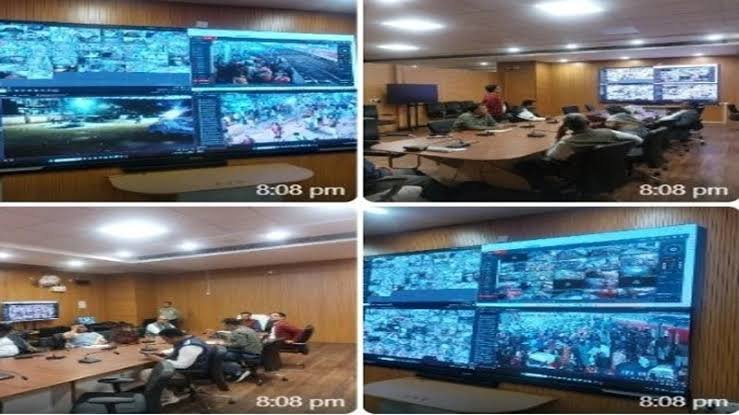 वॉर रूम से स्टेशनों की लाइव निगरानी…