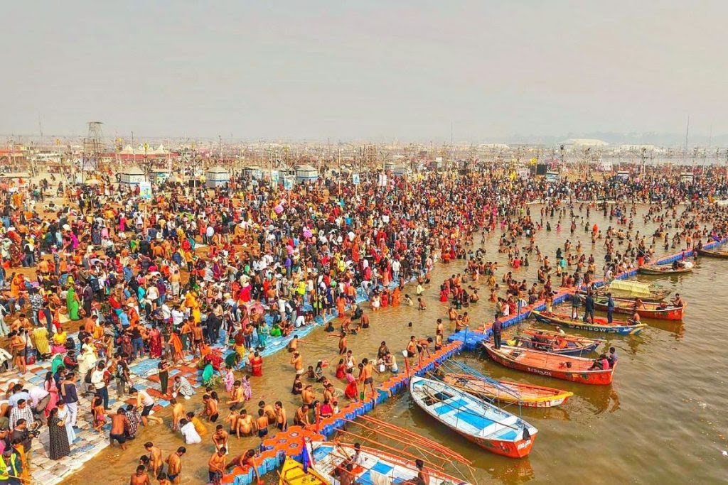 महाकुंभ में तीसरा अमृत स्नान : हर-हर महादेव का जयघोष करते हुए देशी -विदेशी श्रद्धालुओं ने संगम में लगाई आस्था की डुबकी…