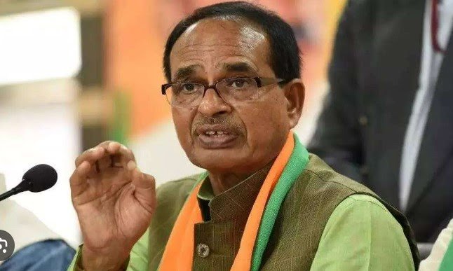 केंद्रीय मंत्री शिवराज चौहान ने फ्लाइट की टूटी सीट पर बैठकर की यात्रा, Air India ने खेद जताया, DGCA ने मांगा जवाब…