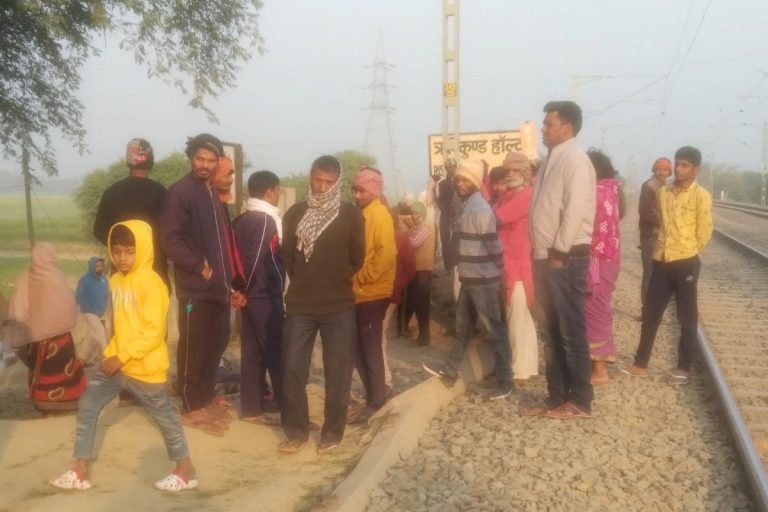 बिहार में सुबह-सुबह दर्दनाक हादसा, महाकुंभ से लौट रहे तीन लोगों की ट्रेन से कटकर मौत…