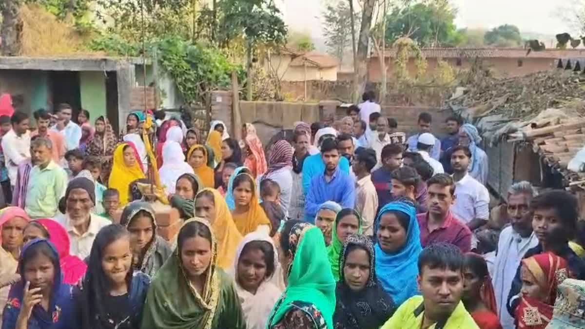 गिरिडीह में हृदय विदारक घटना : एक शख्स ने 3 बच्चों की हत्या कर खुद को मौत को गले लगाया, जांच में जुटी पुलिस…
