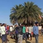 दोस्तों के साथ पार्टी करने गया युवक वापस नहीं लौटा, सरायकेला में पेड़ पर लटकी मिली सिर कटी लाश….