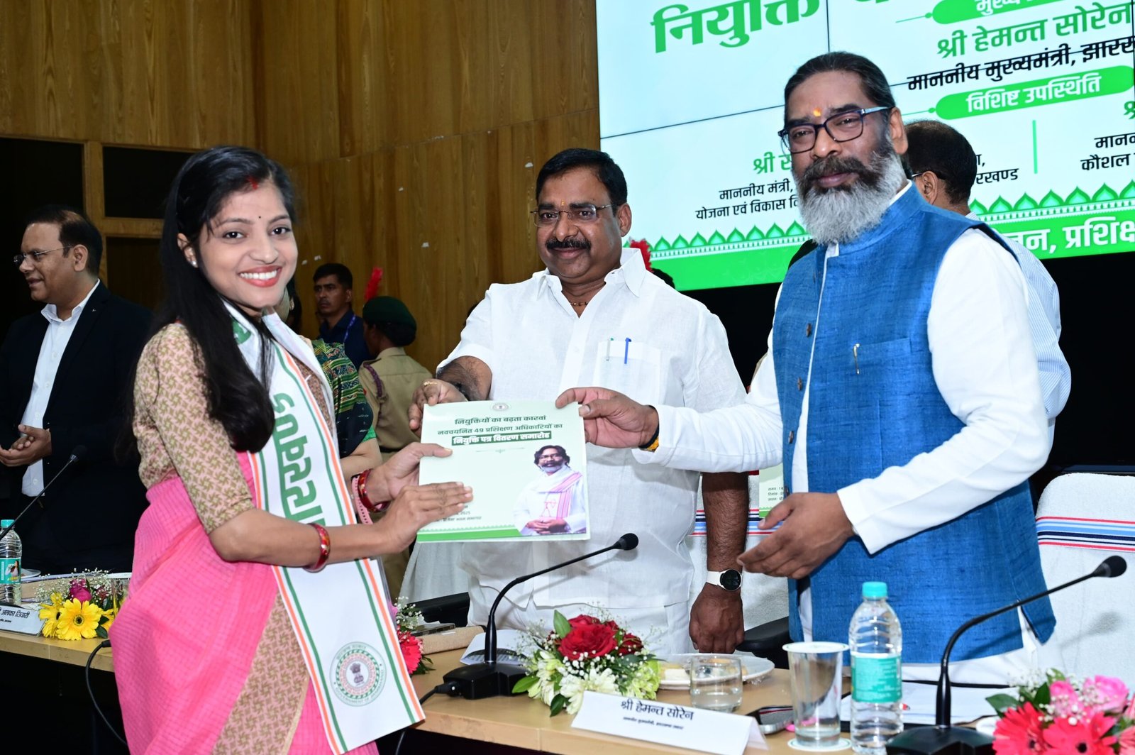 मुख्यमंत्री हेमन्त सोरेन ने श्रम, नियोजन, प्रशिक्षण एवं कौशल विकास विभाग के अंतर्गत नवचयनित 49 प्रशिक्षण अधिकारियों को सौंपा नियुक्ति पत्र, कहा- नियुक्तियों का कारवां बढ़ता रहेगा…