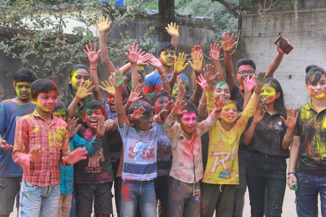 हिंदू मिशन अनाथालय में लाइट सिंदरी ने मनाया प्री-होली उत्सव…