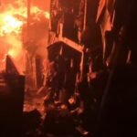 जूता दुकान मे लगा भयावह आग अफरा -तफरी का माहौल..आग पर काबू पाने के लिये मौके पर पहुँची दमकल की एक इंजन…