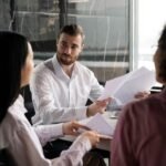 शादी नहीं तो नौकरी गई! चीनी कंपनी के अजीब फरमान से मचा बवाल….