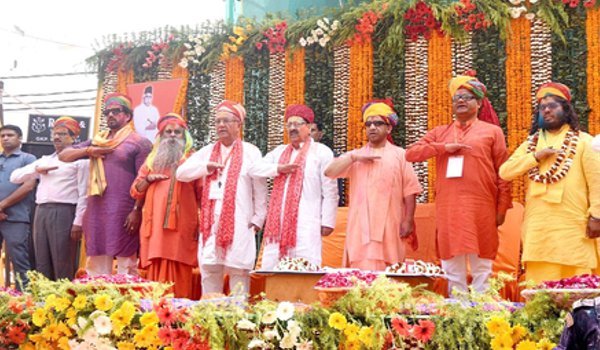 सनातन हमारी आस्था, त्योहारों की इतनी समृद्ध परंपरा किसी धर्म में नहीं : योगी आदित्यनाथ…