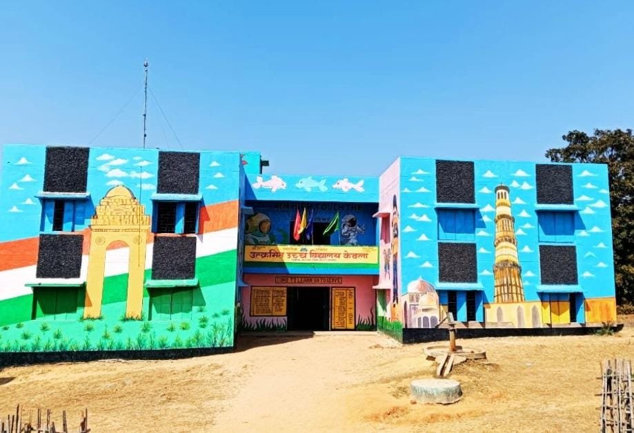 झारखंड का एक ऐसा हाई स्कूल, जहां न बिजली है, न बाउंड्री वॉल…