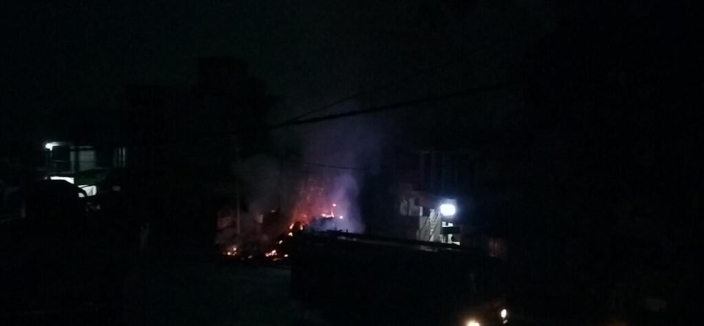 गिरिडीह में दो समूहों के बीच झड़प में कई लोग घायल, दुकानें जलाई गई…