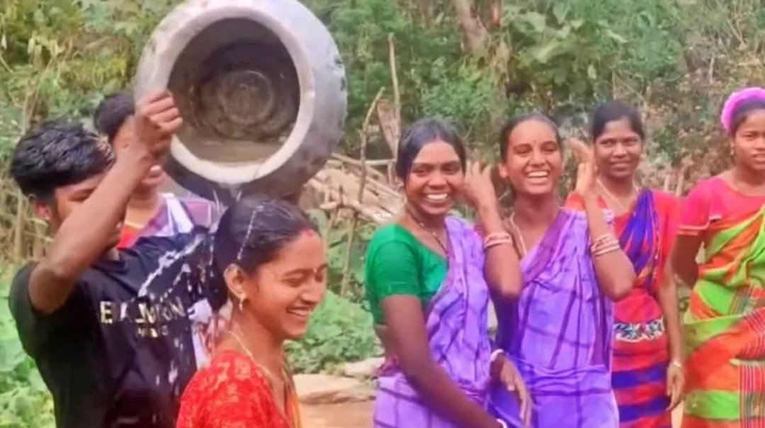 आदिवासी समाज की अनोखी होली, कुंवारी पर रंग डाला तो पूरी करनी होगी शर्त, जानें क्या है परंपरा…