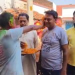 होली और जुम्मे के नमाज को लेकर बंगाल मे चल रहे सियासी बवाल के बिच हिंदू मुस्लिमो ने खेली एक साथ होली…