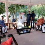 मुख्यमंत्री ने अपने आवास पर लोगों से मिलकर होली की बधाई एवं शुभकामनायें दी…