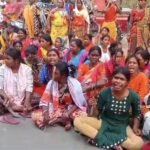 होली के दिन आदिवासी नाबालिक छात्रा के साथ रेप करने के प्रयास मामले मे गिरफ़्तारी की मांग को लेकर आदिवासियों ने थाने का किया घेराव…