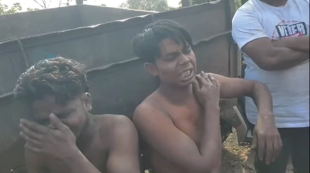 राह चलती महिला की मोबाईल छीनकर भागना दो चोरों को पड़ा महँगा हुई जमकर धुनाई…