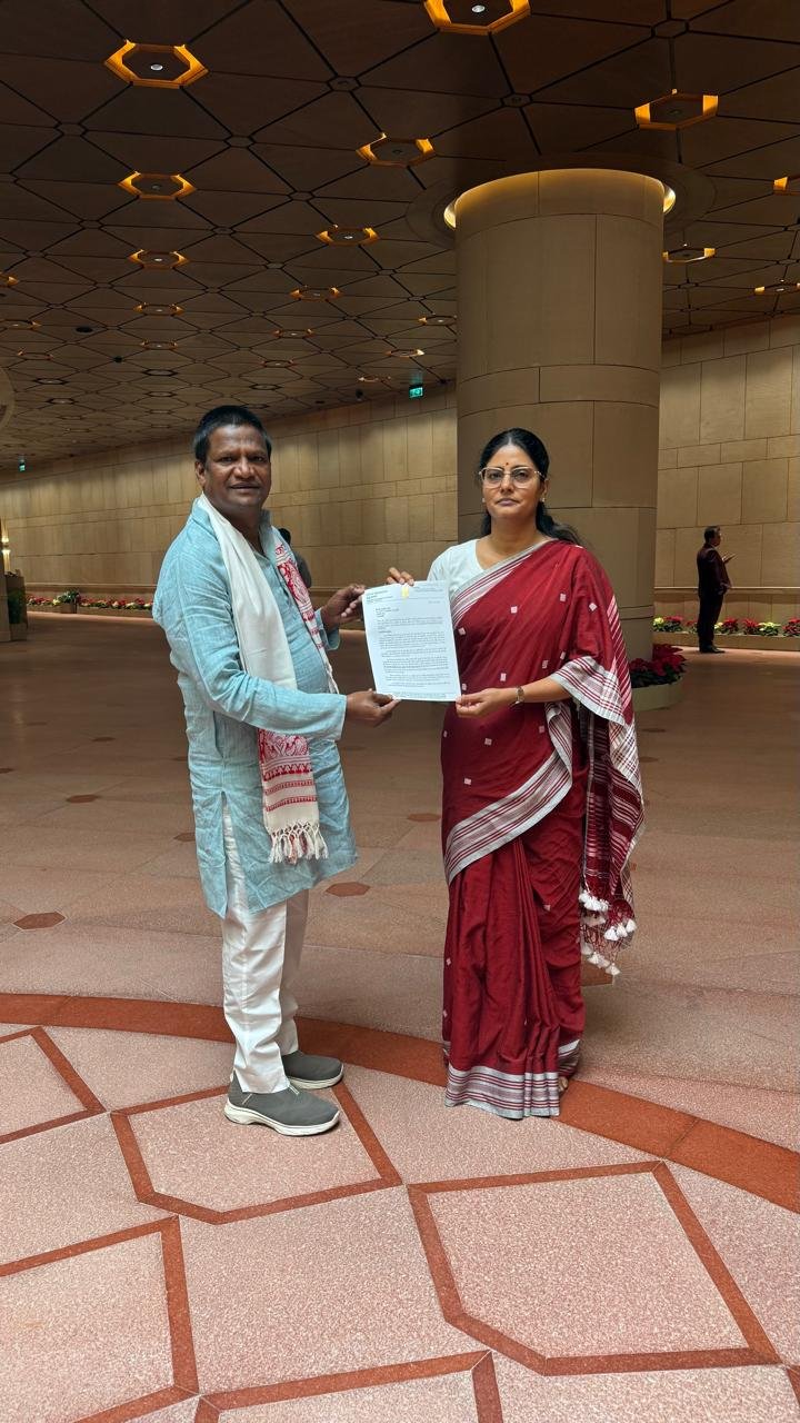 धनबाद सांसद ढुल्लू महतो जी माननीय राज्यमंत्री रसायन एवं उर्वरक भारत सरकार अनुप्रिया पटेल से मुलाकात कर सिंदरी के ज्वलंत समस्याओं पर एक पत्र देकर स्तिथि से अवगत करवाया…