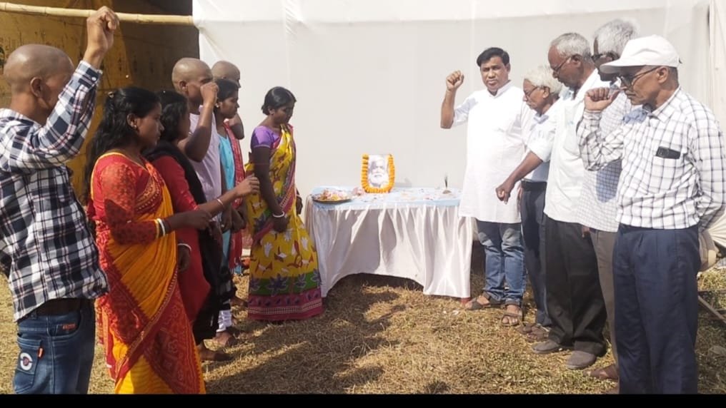 दिवंगत CPM नेता कामरेड सुबल मल्लिक को उनके गांव कुलुडीह में श्रद्धांजलि दी गई…