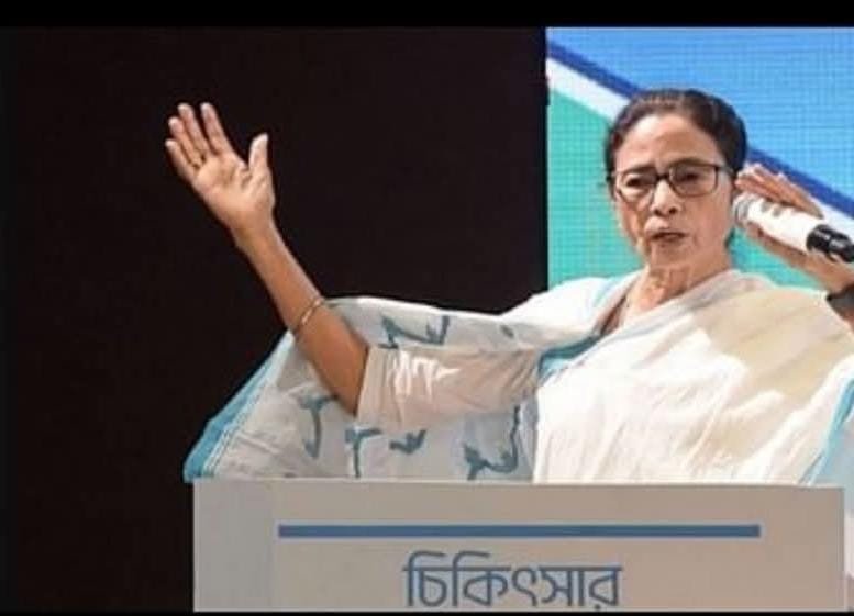 ममता बनर्जी ने लंदन दौरे से पहले विपक्ष पर उनकी छवि खराब करने का लगाया आरोप; नागपुर हिंसा की भी निंदा की…