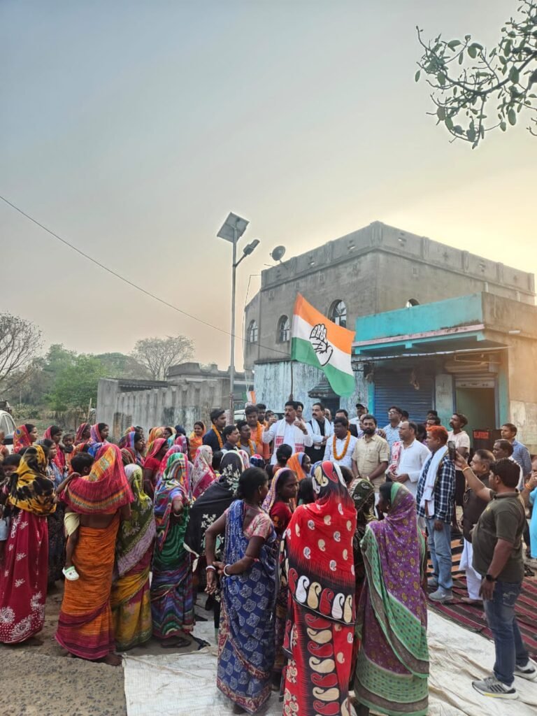 कांग्रेस जिलाध्यक्ष ने निरसा के चारकुनिया गांव में लगाया चौपाल…