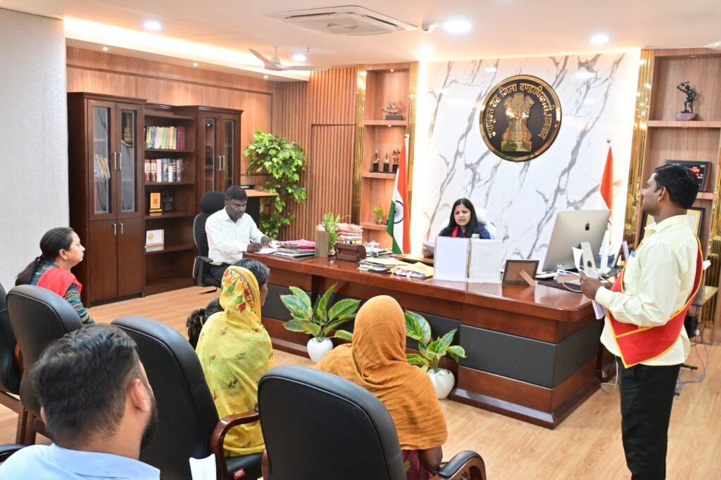 बुजुर्ग महिला ने लगाई बेटी की प्रताड़ना से मुक्ति दिलाने की गुहार…