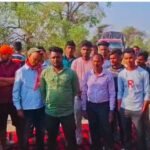 गिरिडीह में ग्रामीणों ने की सड़क जाम, यात्री शेड तोड़ने वालों पर की कार्रवाई की मांग…