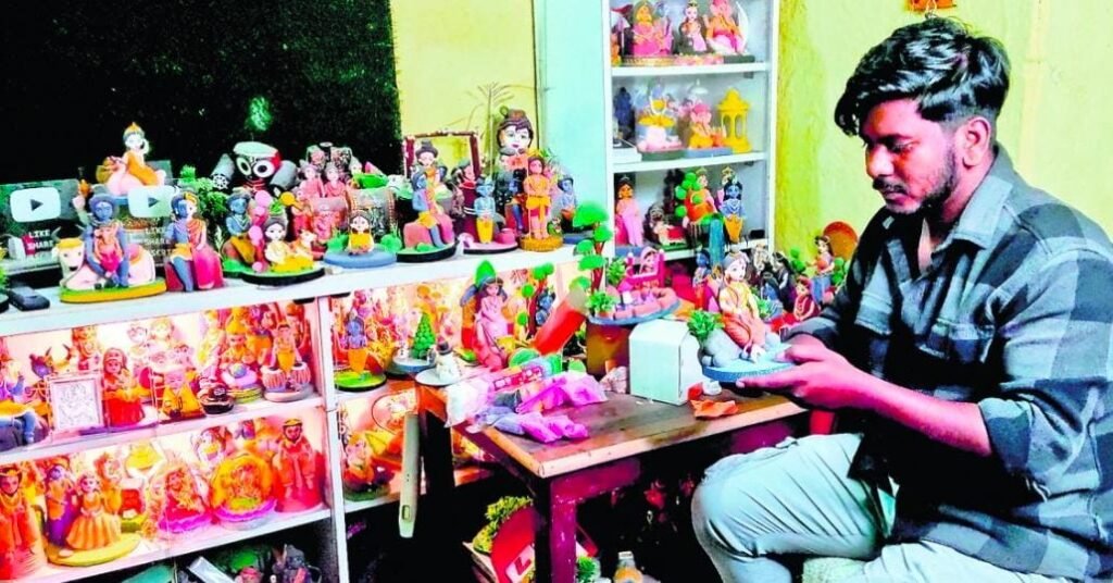 यूट्यूब पर हाथ की अनोखी कला से जलवा बिखेर रहे हैं सिंटू कुमार…