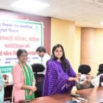 उपायुक्त ने किया आंगनबाड़ी सेविका व महिला पर्यवेक्षिका के बीच स्मार्ट फोन का वितरण…