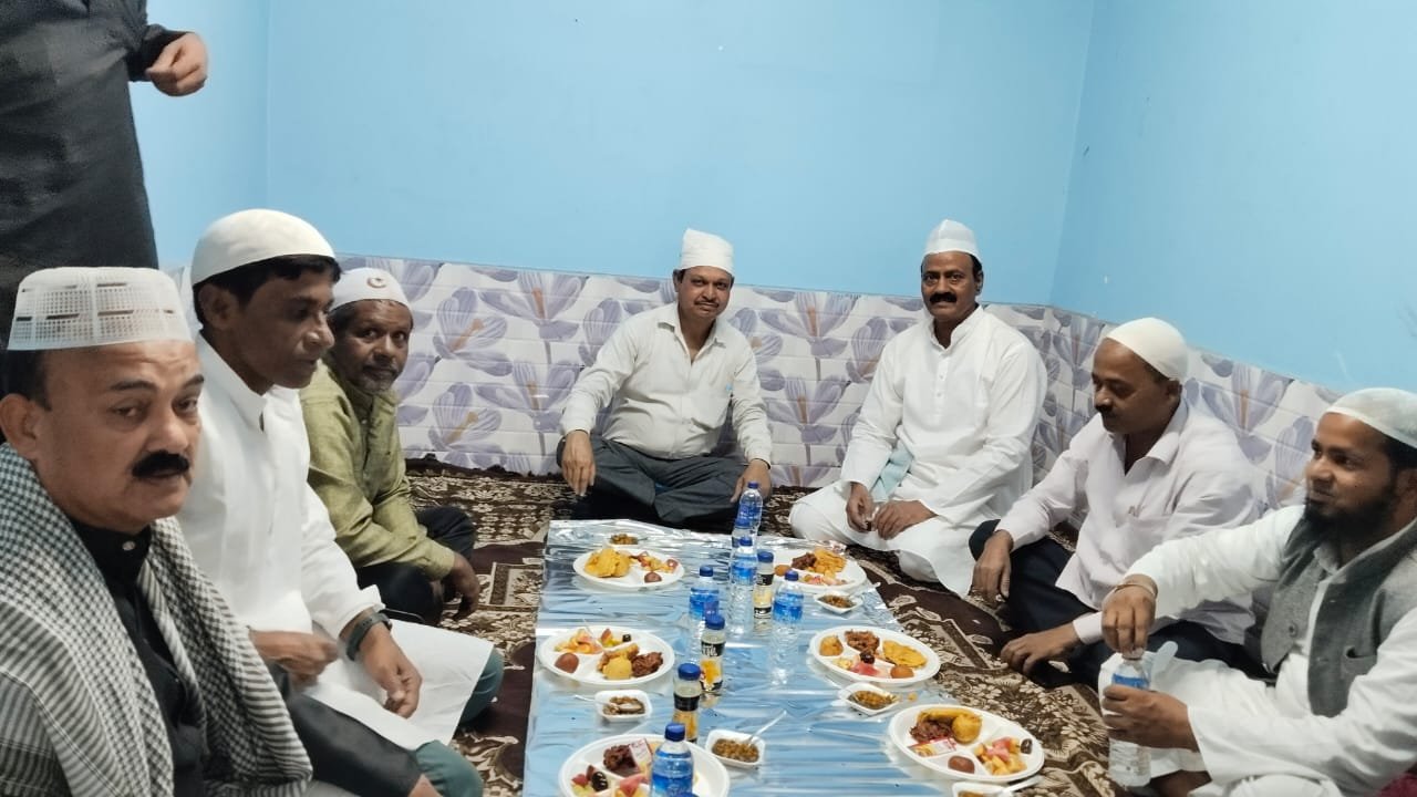 गुहीबांध में दावते इफ्तार का आयोजन…