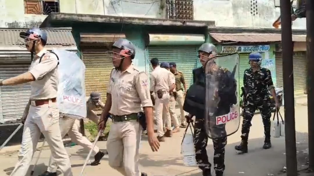 फांसी के फंदे से झूलता मिला युवक का शव इलाके मे बवाल पुलिस पर हमला, डीसी जख्मी…