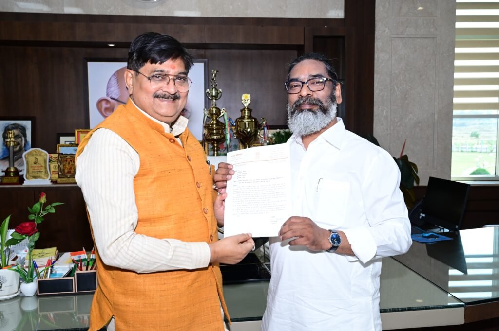 धनबाद MLA राज सिन्हा ने गया पुल अंडर पास और बैंकमोड़ फ्लाई ओवर का मुद्दा सदन में उठाया…54 हवलदार और आरक्षियों के तबादला के मुद्दे पर CM को सौंपा ज्ञापन…