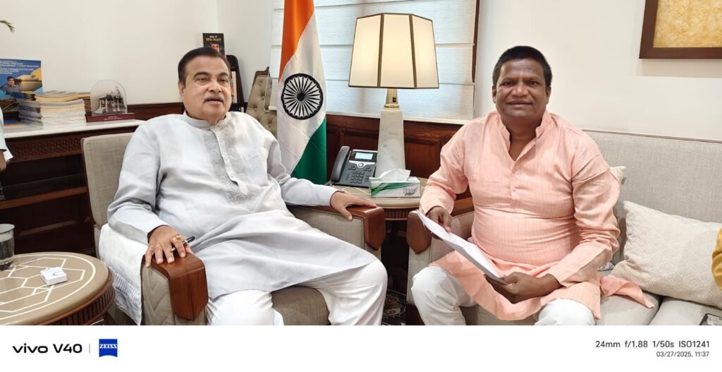 सांसद ढुलू महतो केंद्रीय सड़क एवं परिवहन मंत्री नितिन गडकरी से की मुलाकात….