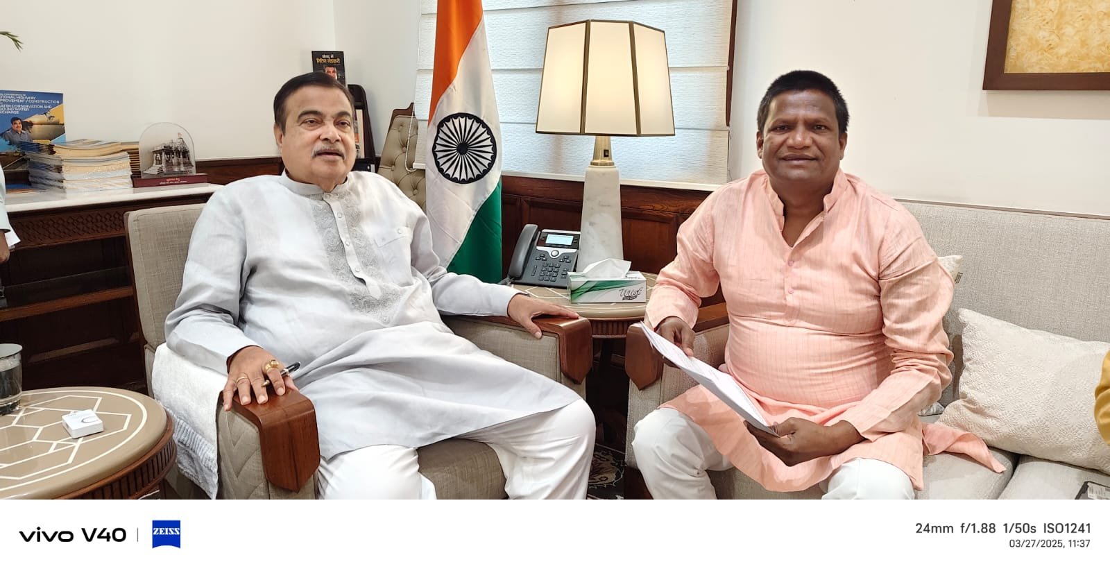 सांसद ढुलू महतो केंद्रीय सड़क एवं परिवहन मंत्री नितिन गडकरी से की मुलाकात….