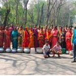 पानी के लिए बर्तन के साथ सड़क पर उतरे ग्रामीण…