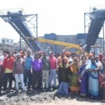 रोजगार की मांग को लेकर पूर्व पार्षद अपने समर्थकों के साथ साइडिंग में किया विरोध प्रदर्शन…