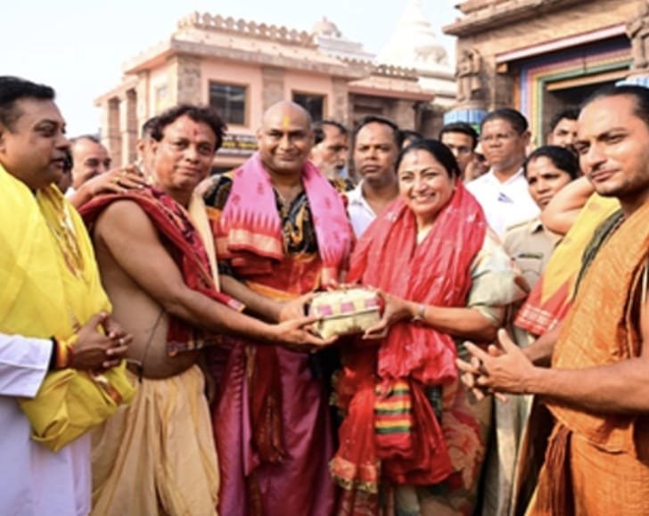 CM रेखा गुप्ता ने जगन्नाथ मंदिर में किया दर्शन-पूजन, प्रदेश की खुशहाली की कामना की…