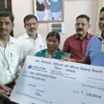 श्रम विभाग के निबंधित मजदूर की पत्नी को सांसद ढुलू महतो द्वारा 2 लाख रुपये की मृत्यु सहायता राशि प्रदान…