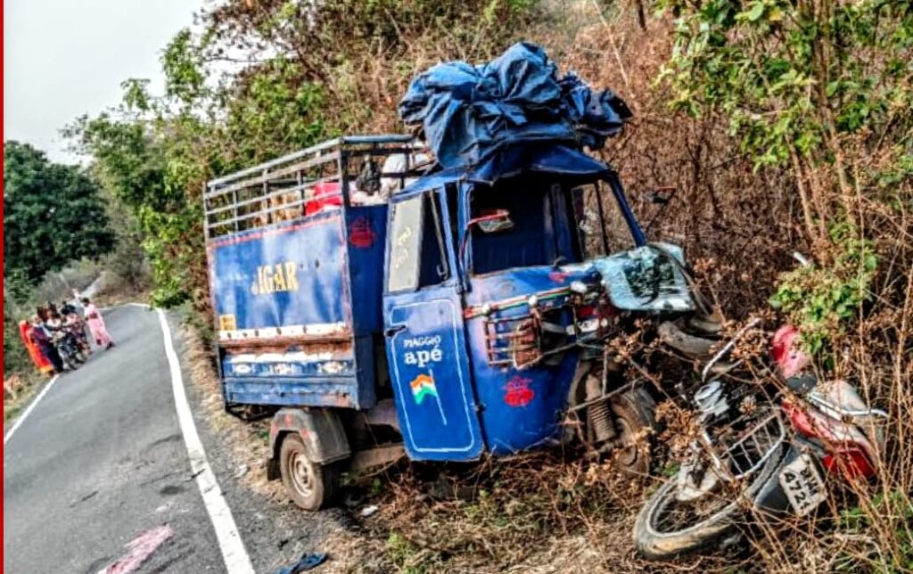 बलियापूर रोड में आटो और बाइक की टक्कर में एक युवक की मौत…