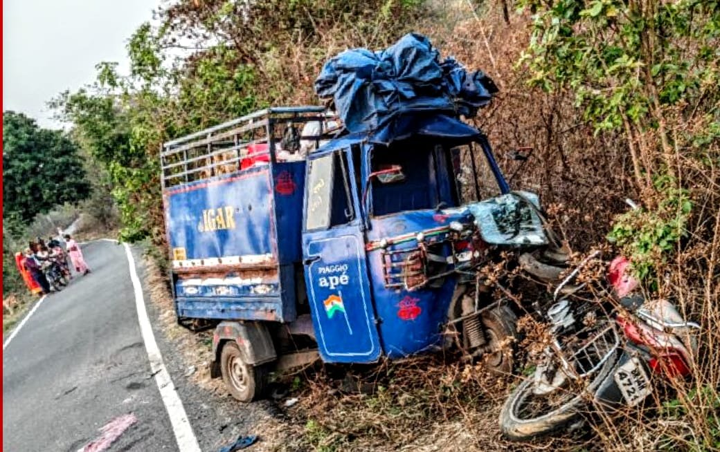 बलियापूर रोड में आटो और बाइक की टक्कर में एक युवक की मौत…