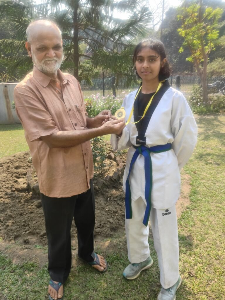 एफसीआई सिंदरी के संपदा अधिकारी देवदास अधिकारी ने आराध्य पाण्डे को किए सम्मानित…