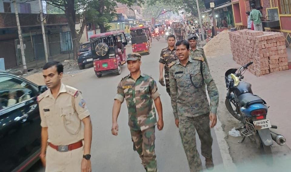 कतरास में ईद और रामनवमी को लेकर पुलिस ने किया फ्लैग मार्च…