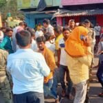 कार और बाइक के बीच हुई भीषण टक्कर एक कि मौत दो की स्थिति नाजुक बिरोध में सड़क जाम…