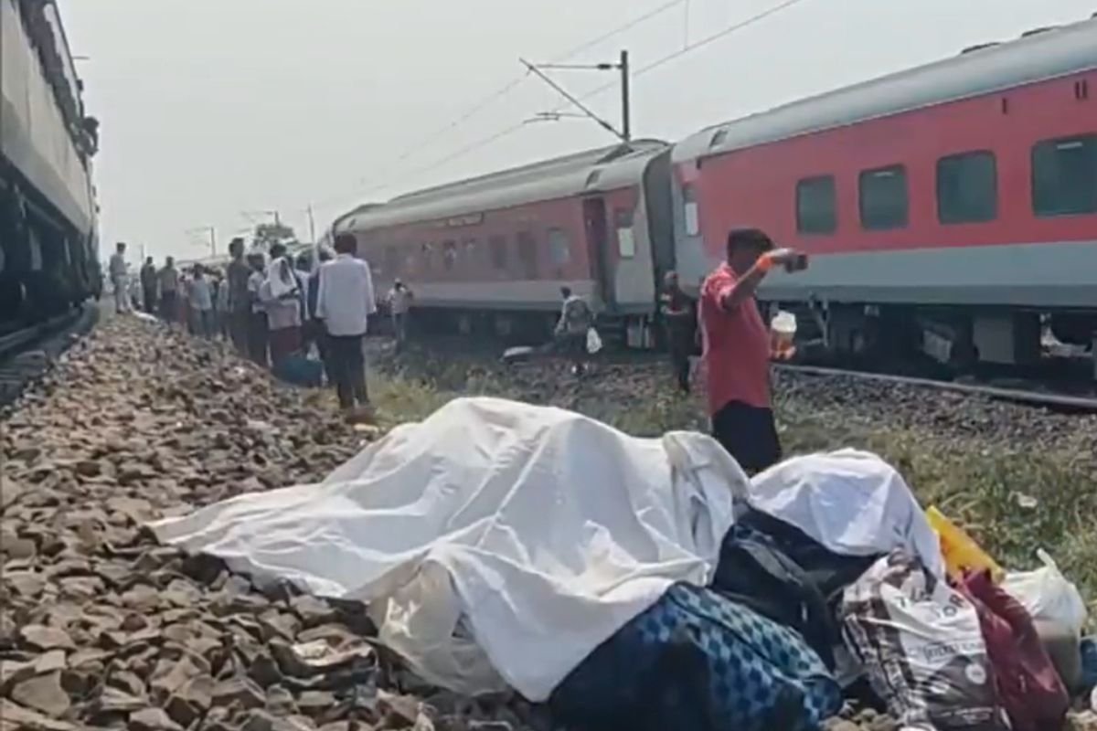 Train Accident Video: ओडिशा ट्रेन हादसे में एक की मौत, 8 घायल, बैंगलोर-कामाख्या के 11 डिब्बे पटरी से उतरे…