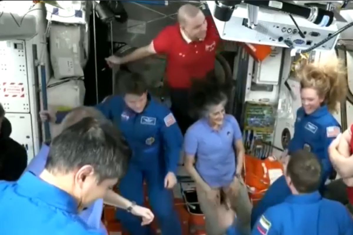 Sunita Williams: ISS में नए मेहमानों को देख खुशियों से झूम उठी सुनीता विलियम्स…