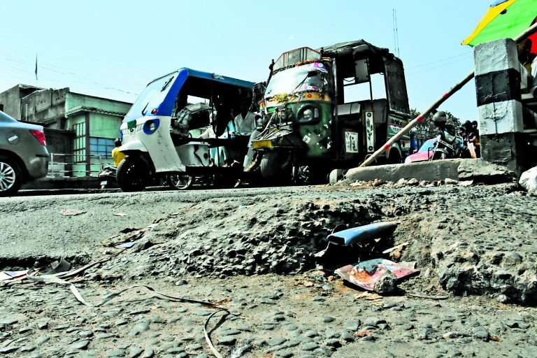 Dhanbad News : एसीबी जांच में फंसी है 200 करोड़ की सड़क, निगम ने एसीबी से मांगी काम कराने की अनुमति….